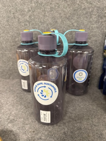 1367127-4 Campingutrustning med frystorkade matpåsar