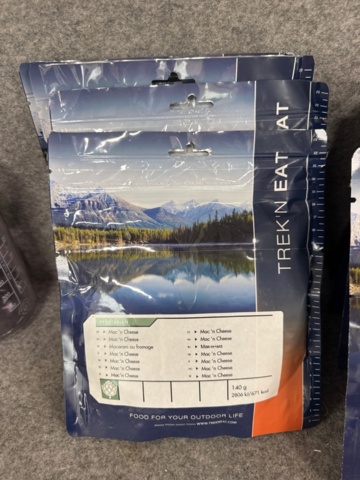 1367127-5 Campingutrustning med frystorkade matpåsar