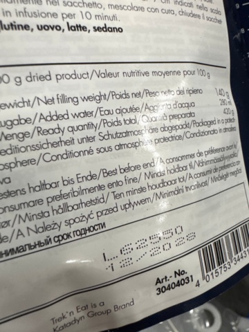 1367127-6 Campingutrustning med frystorkade matpåsar