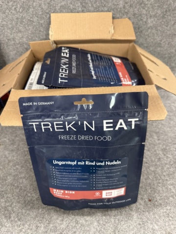 1367127-9 Campingutrustning med frystorkade matpåsar