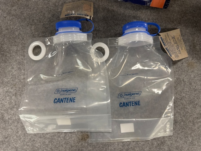 1367127-12 Campingutrustning med frystorkade matpåsar