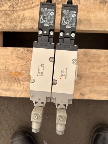1417946-4 Pressure regulators