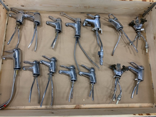 1421161-2 Parti med tvättställsblandare