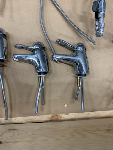 1421161-7 Parti med tvättställsblandare