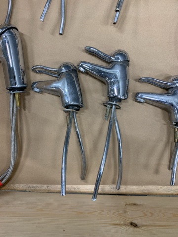 1421161-9 Parti med tvättställsblandare