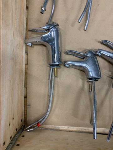 1421161-10 Parti med tvättställsblandare