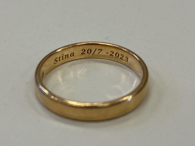 1378163-4 Guldringar 2st 18K