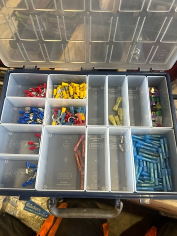 1413431-6 Diverse verktyg från servicebil