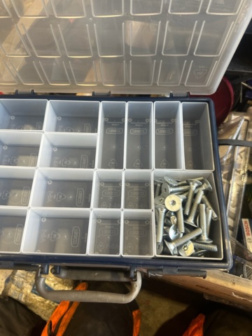 1413431-2 Diverse verktyg från servicebil