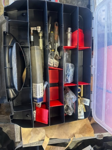 1413431-14 Diverse verktyg från servicebil