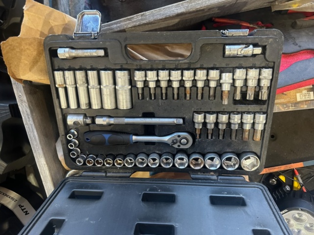 1413431-18 Diverse verktyg från servicebil