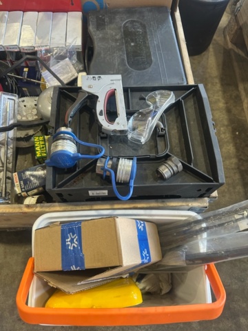 1413431-20 Diverse verktyg från servicebil