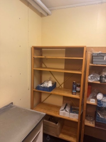 1296713-2 Everything in the room