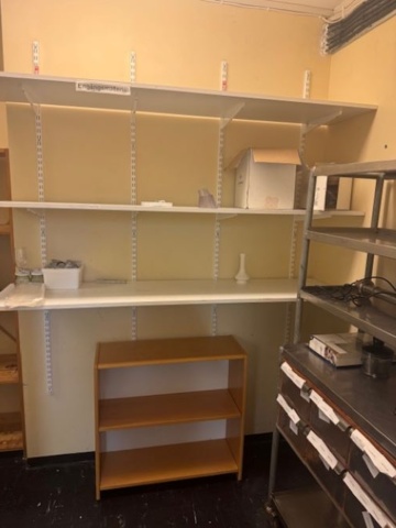 1296713-3 Everything in the room