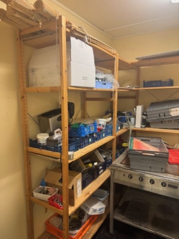 1296713-5 Everything in the room