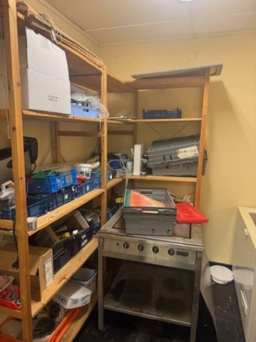 1296713-7 Everything in the room