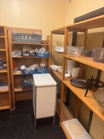 1296713-8 Everything in the room