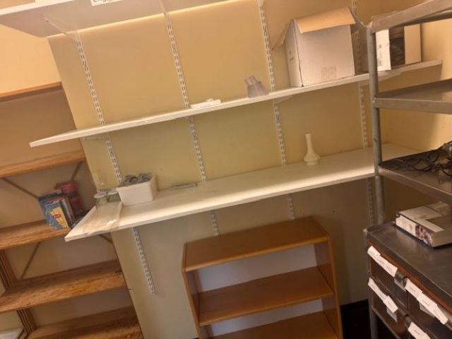 1296713-9 Everything in the room