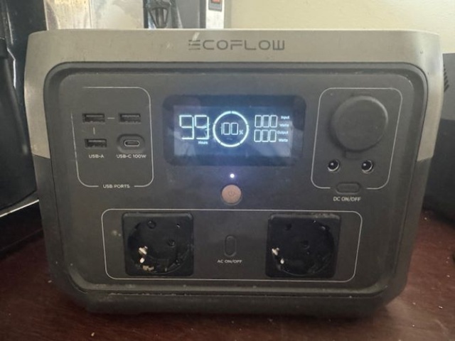 1296714-8 Portable power station