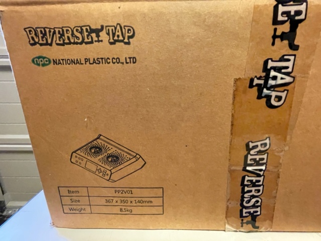 1422599-10 Ölmaskin Reverse Tap med tillhörande muggar