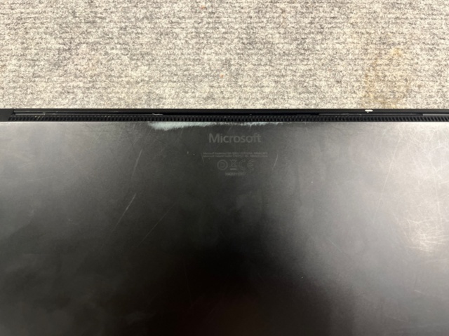 1422667-4 Microsoft Surface Laptop, core i5 8GB/256GB SSD