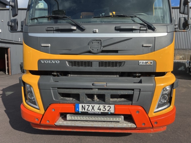 1351318-10 Slambil med tank och ventilutrustning - Volvo Trucks FM -2016 (Reparationsobjekt)