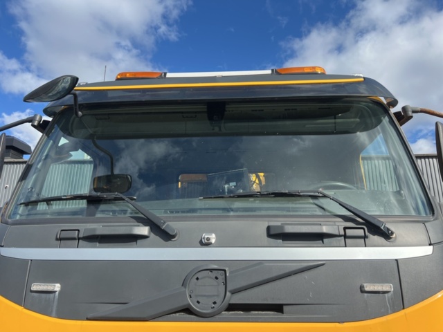 1351318-11 Slambil med tank och ventilutrustning - Volvo Trucks FM -2016 (Reparationsobjekt)