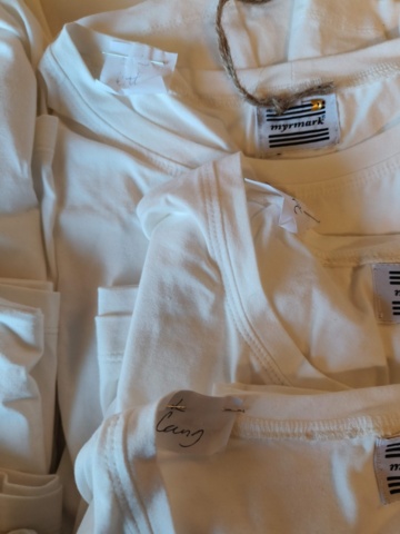 1331914-16 Clothing section with t-shirts and pants