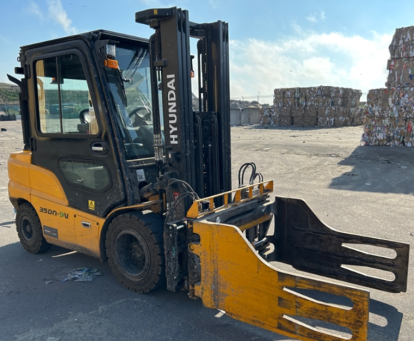 1422289-1 Dieseltruck - Hyundai 35DN-9V – 3,3 t / 4,7 m mast – endast 193 timmar – toppskick