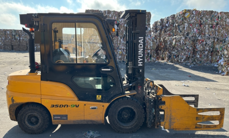 1422289-3 Dieseltruck - Hyundai 35DN-9V – 3,3 t / 4,7 m mast – endast 193 timmar – toppskick