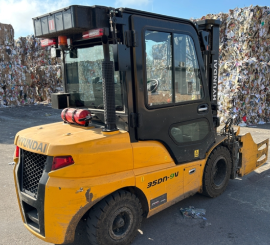 1422289-4 Dieseltruck - Hyundai 35DN-9V – 3,3 t / 4,7 m mast – endast 193 timmar – toppskick