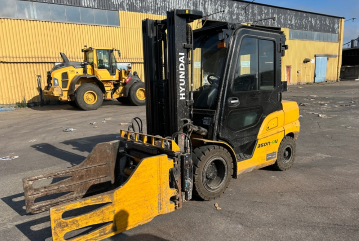 1422289-6 Dieseltruck - Hyundai 35DN-9V – 3,3 t / 4,7 m mast – endast 193 timmar – toppskick