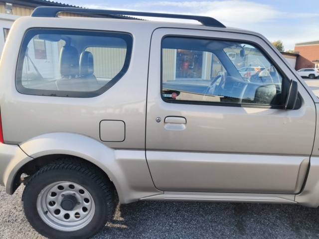 1331915-48 Suzuki Jimny 1.3 VVT 4WD -2004