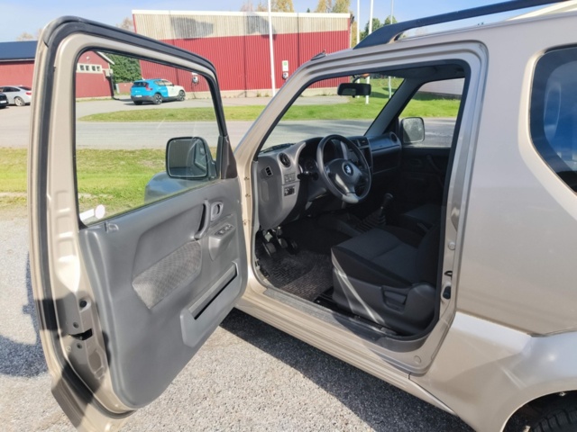 1331915-77 Suzuki Jimny 1.3 VVT 4WD -2004