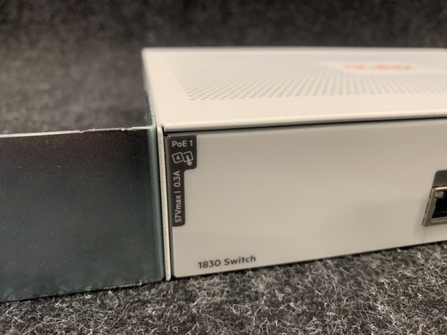 1424808-3 Switch Aruba 1830