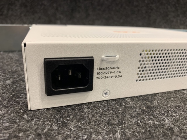 1424808-7 Switch Aruba 1830