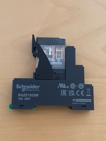 1367621-9 Collection of electrical components - relays, I/O modules, connection terminals, etc.