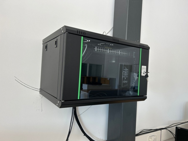 1367641-1 Wall-mounted rack cabinet with network switch and UPS - Digitus / Aruba / APC