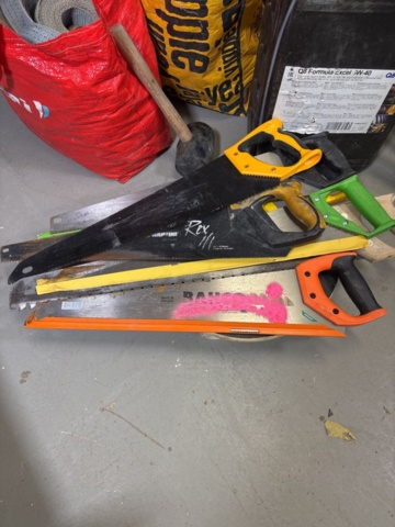 1420824-2 Samling med handverktyg, installationsmaterial m.m