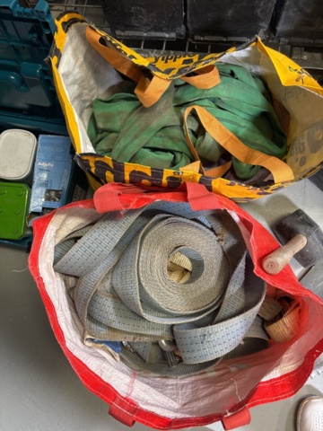 1420824-4 Samling med handverktyg, installationsmaterial m.m