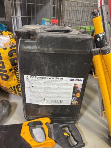 1420824-7 Samling med handverktyg, installationsmaterial m.m