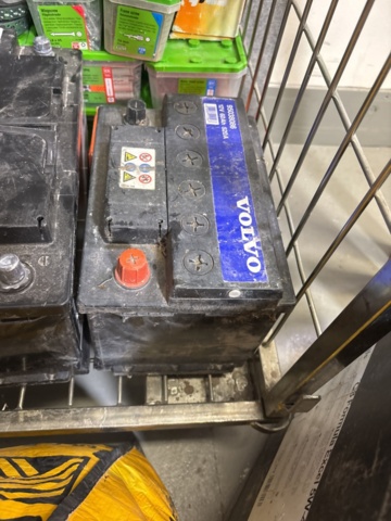 1420824-11 Samling med handverktyg, installationsmaterial m.m