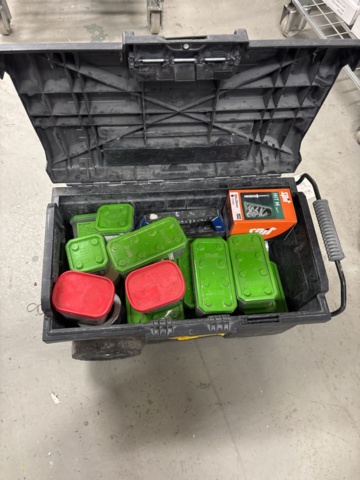 1420824-22 Samling med handverktyg, installationsmaterial m.m