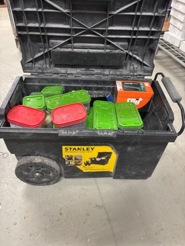 1420824-23 Samling med handverktyg, installationsmaterial m.m