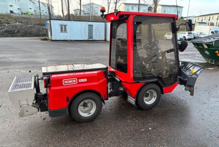 1422202-2 Redskapsbärare EL Nimos Posi-trac med vikplog och sandspridare