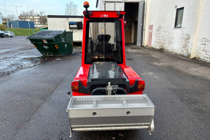 1422202-3 Redskapsbärare EL Nimos Posi-trac med vikplog och sandspridare