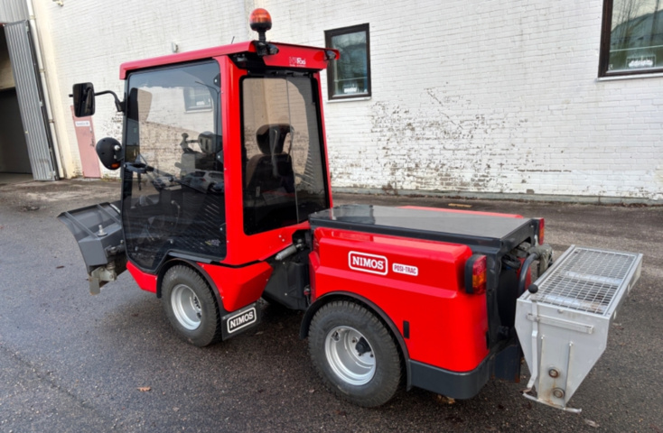 1422202-4 Redskapsbärare EL Nimos Posi-trac med vikplog och sandspridare