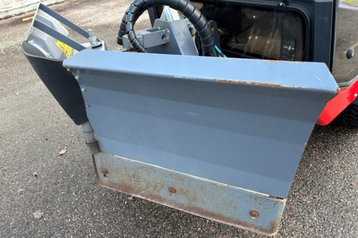 1422202-5 Redskapsbärare EL Nimos Posi-trac med vikplog och sandspridare