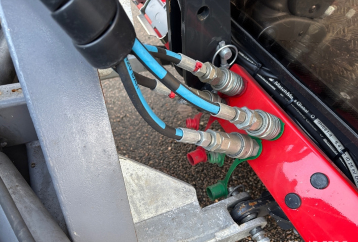 1422202-6 Redskapsbärare EL Nimos Posi-trac med vikplog och sandspridare