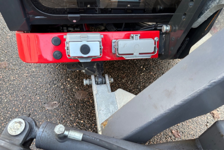 1422202-8 Redskapsbärare EL Nimos Posi-trac med vikplog och sandspridare